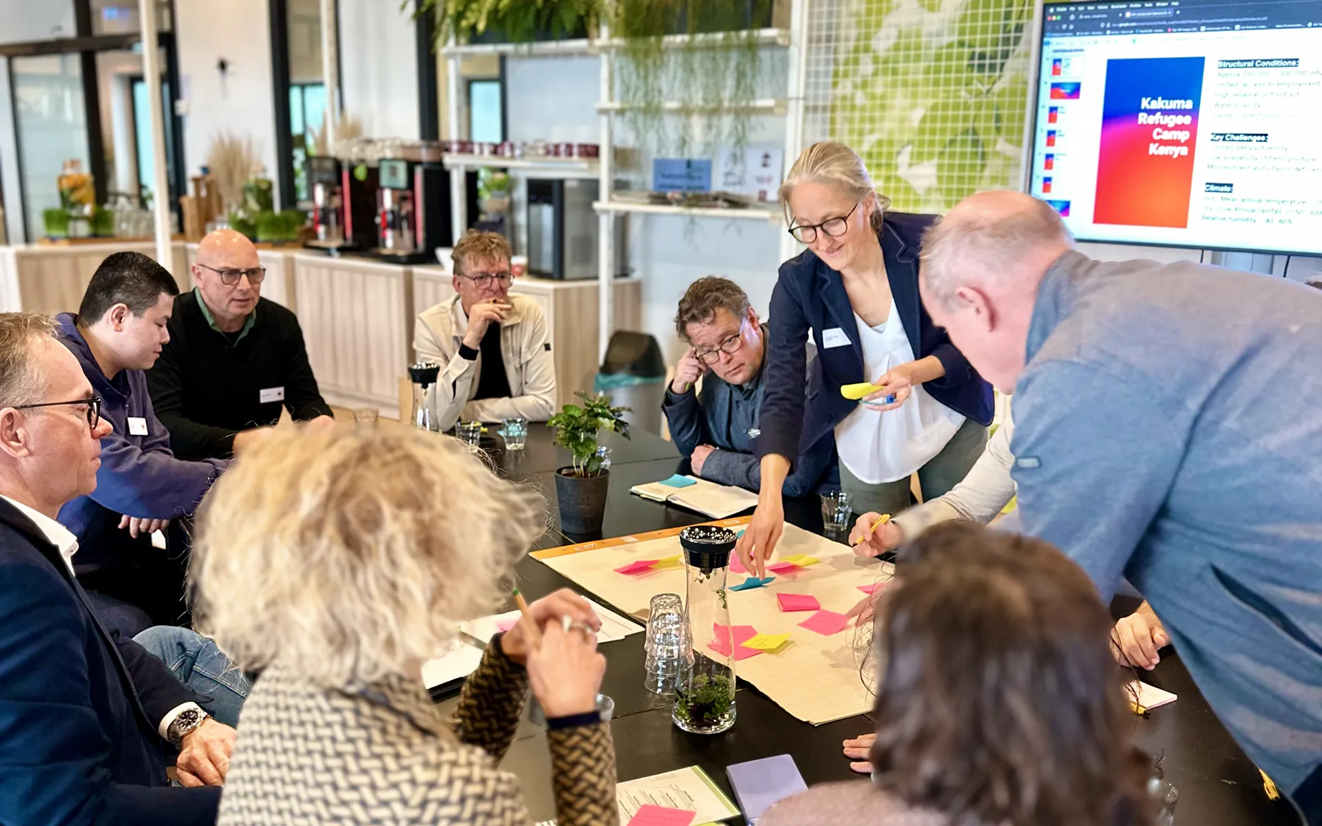 instagreen-anneke-leading-brainstorm-about-refugee-camp